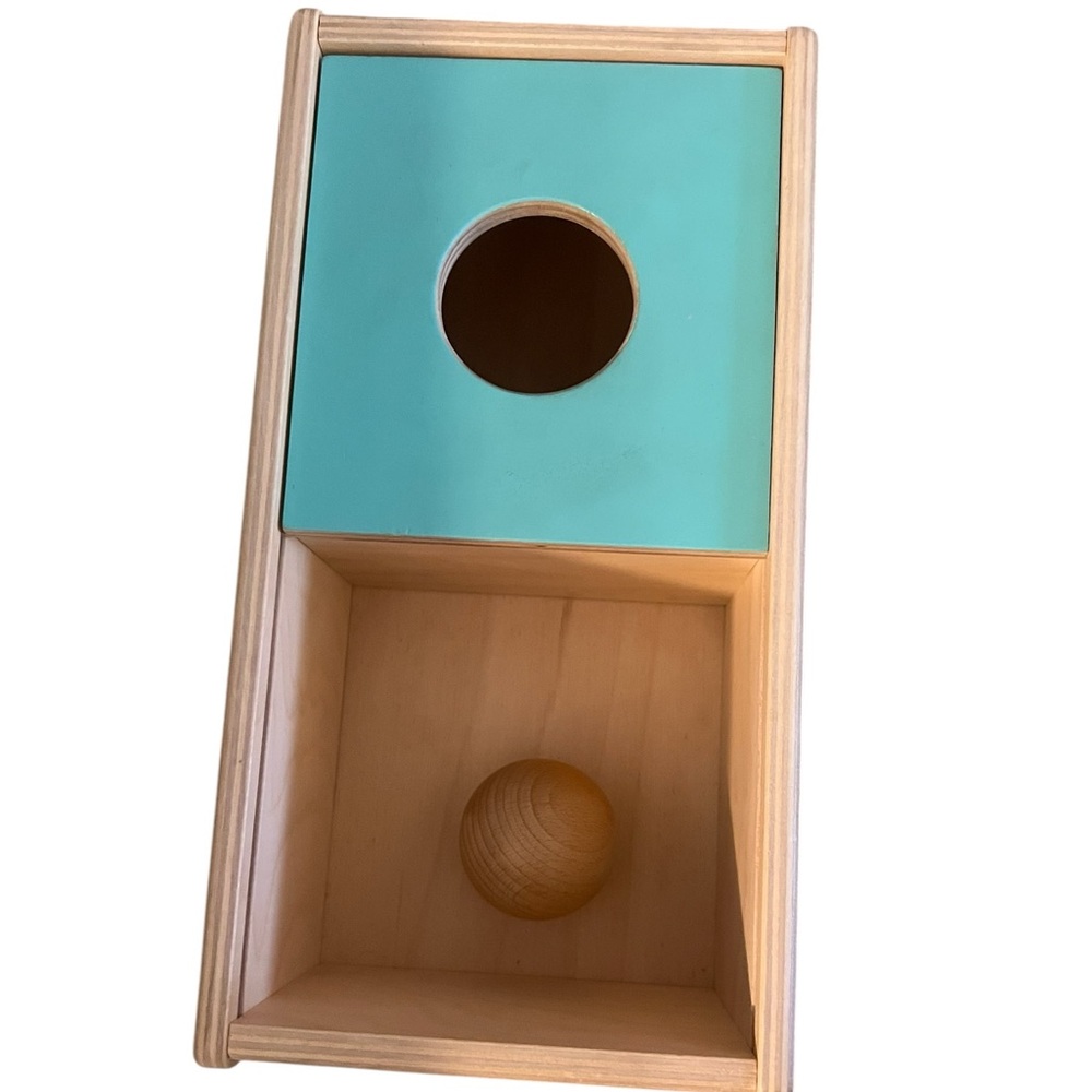 Lovevery Sliding Top Box 11-12 Months and up- Part of the Thinker Play Kit
